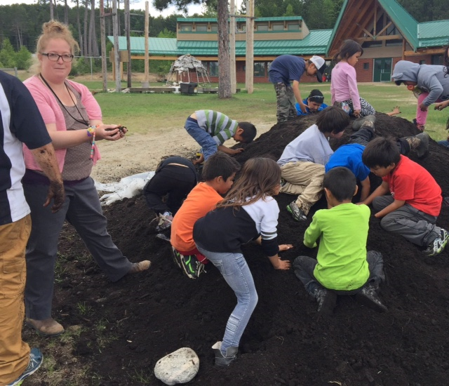 Alisha Hill et sa classe à l'école Kejick Bay