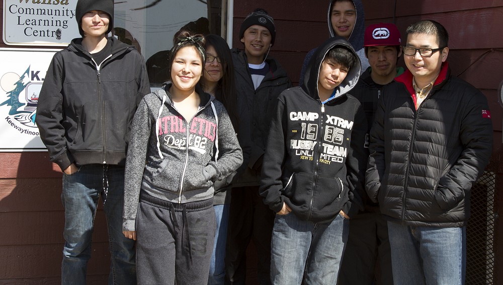 Students at Sachigo Lake First Nation take a break in the sun