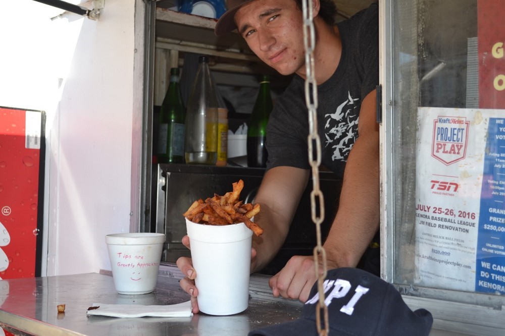 employee serving chips