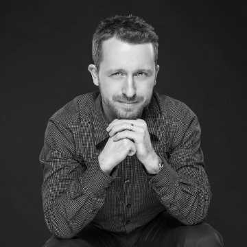 maciej-karpinski-headshot-2025-11-19